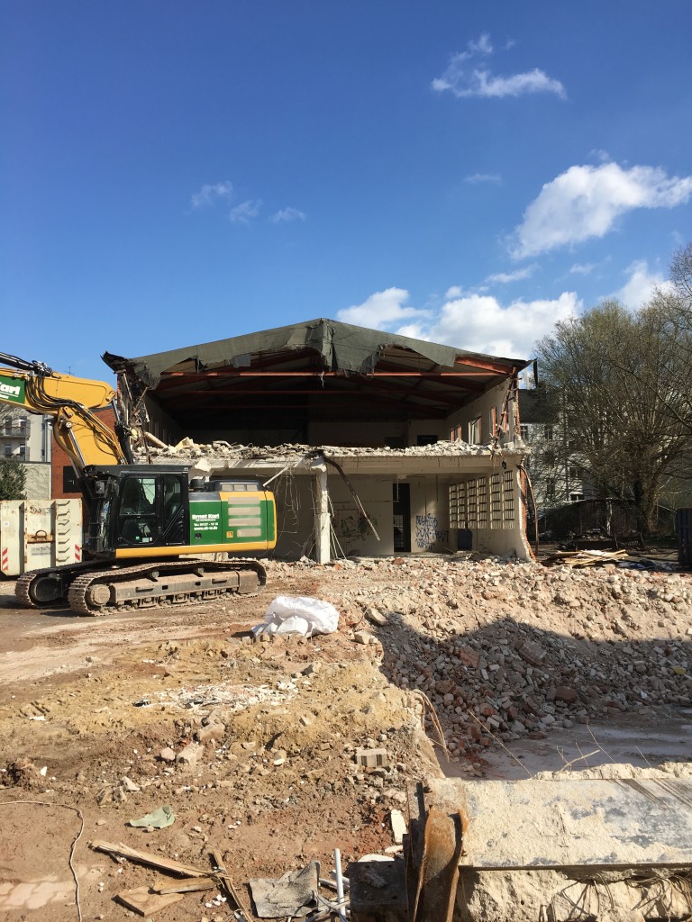 Jetzt ist es Geschichte! 35916A33-5EB7-4119-B4EE-A1A1ED1528F9